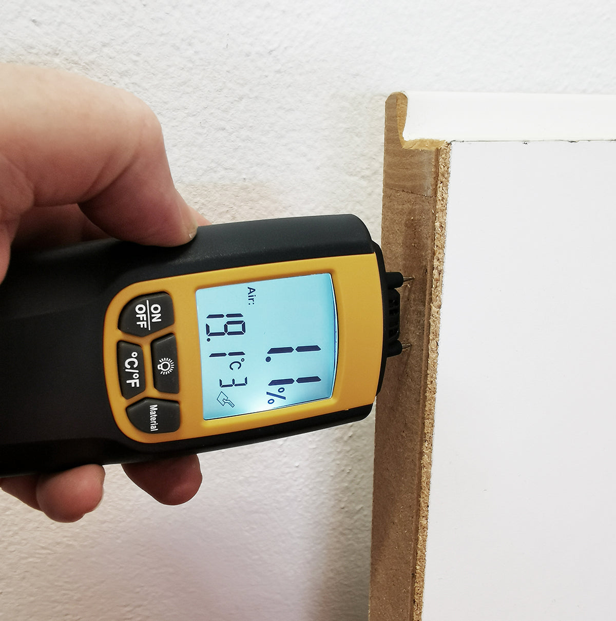 FeuchteCheck Widerstandsmessgerät mit Thermometer – Profi-Baufeuchtemessgerät / zerstörungsfreie Feuchtemessung