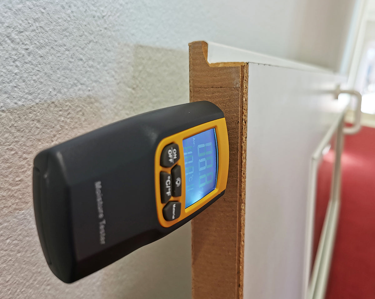 FeuchteCheck Widerstandsmessgerät mit Thermometer – Profi-Baufeuchtemessgerät / zerstörungsfreie Feuchtemessung